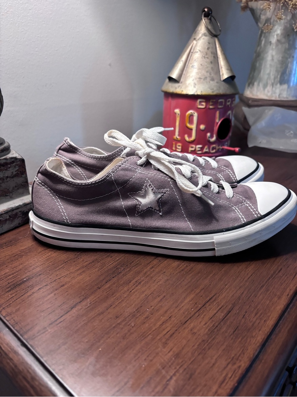 Unisex Classic Low-Top Canvas One Star Sneakers in Light Gray Size 9
